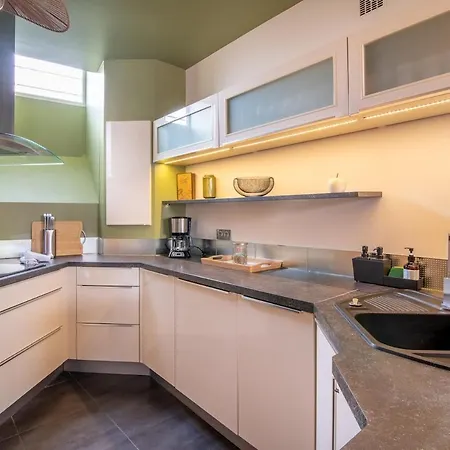 La Vesta, Et Atypique * شوليه