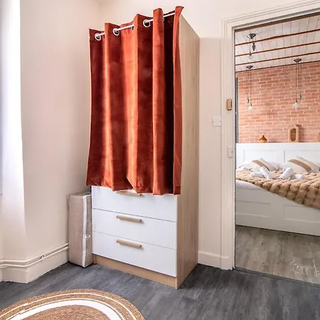 La Vesta, Et Atypique