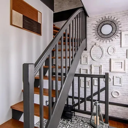 La Vesta, Et Atypique Nyaraló *