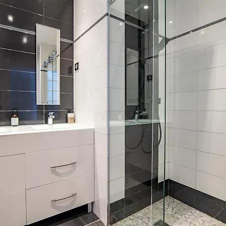 La Vesta, Et Atypique