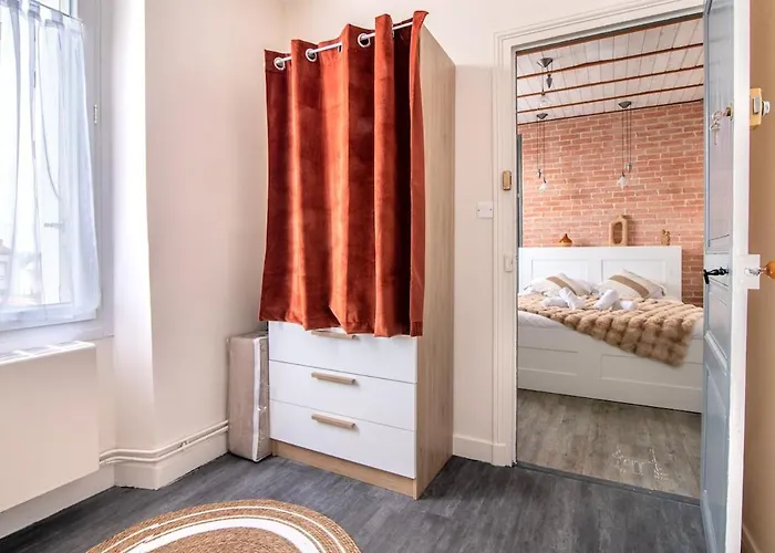 La Vesta, Et Atypique